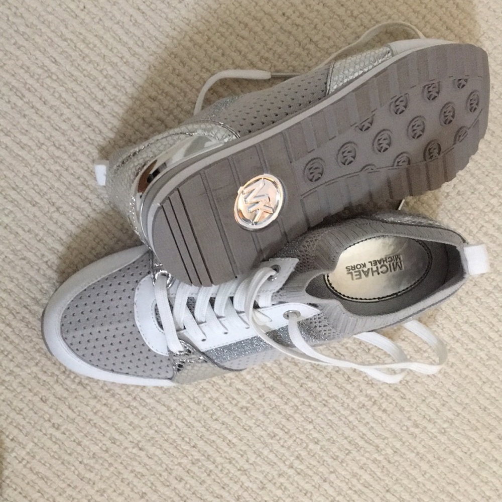 Shoes - Picture 3 of 6